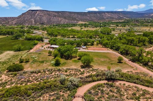 425 County Road 155, Abiquiu, NM, 87510-5553 | Card Image