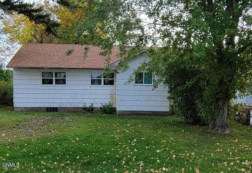 418 3rd Ave E, Gackle, ND, 58442-7124 | Card Image