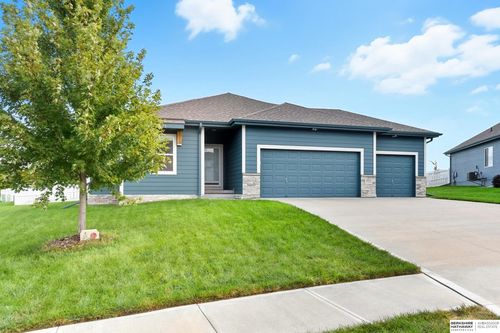 10421 S 111th Ave, Papillion, NE, 68046-5571 | Card Image