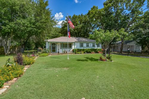 529 Lee St, Cedar Hill, TX, 75104-2633 | Card Image