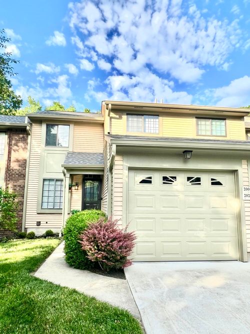 202 Shaker Heights Ln, Crestview Hills, KY, 41017-2236 | Card Image