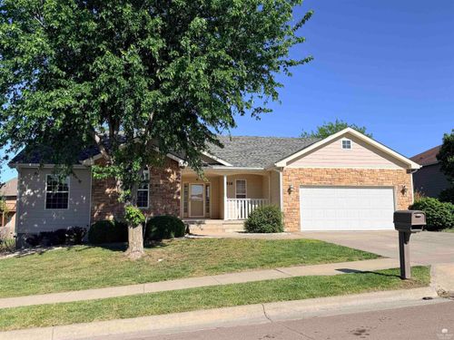 516 Harland Dr, Manhattan, KS, 66503-9209 | Card Image
