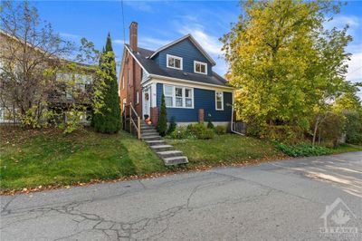 16 Farm St, House other with 3 bedrooms, 2 bathrooms and 6 parking in Almonte ON | Image 1