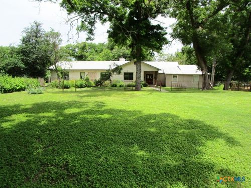 246 E Lincoln St, New Braunfels, TX, 78130-4362 | Card Image