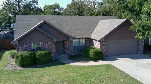 515 E Liberty St, Pilot Point, TX, 76258-4418 | Card Image