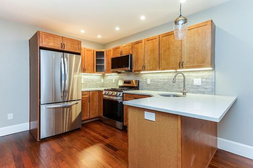 105-120 W 7th St, Boston, MA, 02127-2572 | Card Image