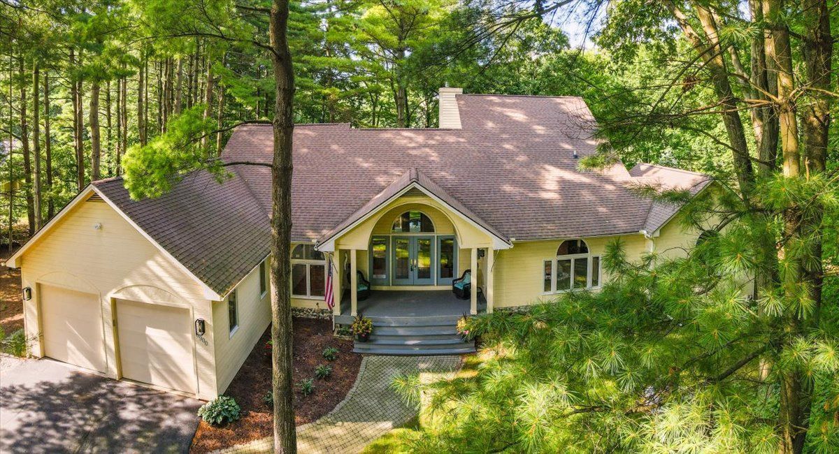 Patrick Ct, Clarkston, MI 48346