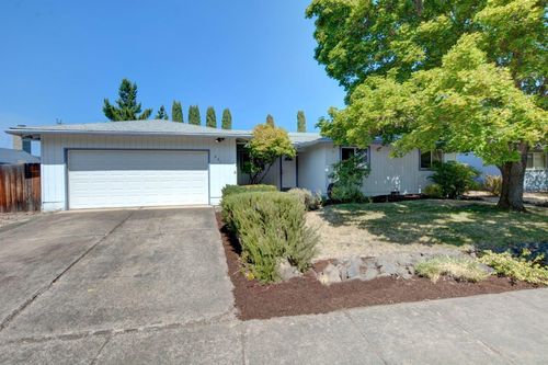 637 Palo Verde Way, Central Point, OR, 97502-1724 | Card Image