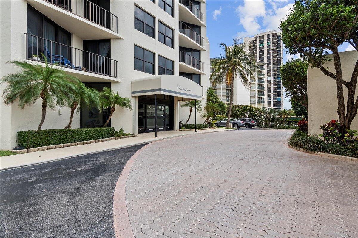Residential Lease in Singer Island 3