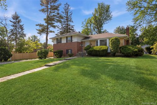 12 Viola Dr, Glen Cove, NY, 11542-3320 | Card Image