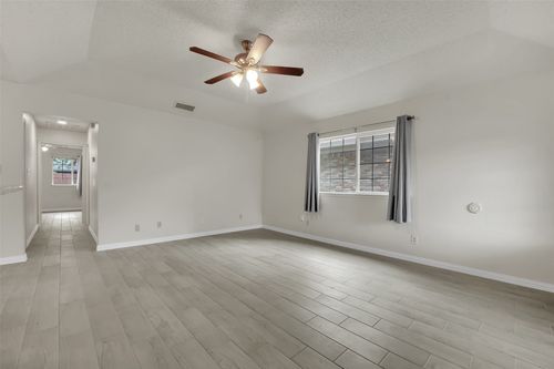 411 S Las Vegas Trl, White Settlement, TX, 76108-2746 | Card Image