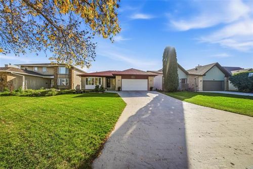 62 Hawstead Road, Winnipeg, MB, R3T5H2 | Card Image