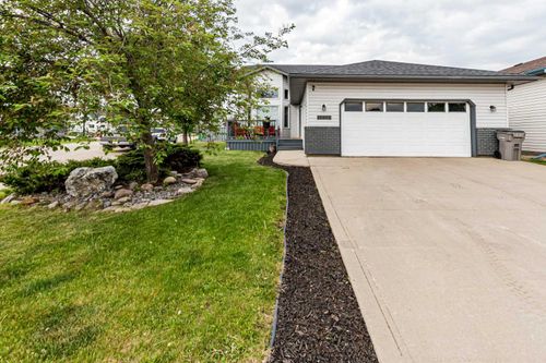 12602 Crystal Lake Dr, Grande Prairie, AB, T8X1P3 | Card Image
