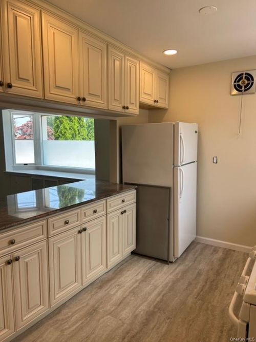 66 Chicago Ave, Massapequa, NY, 11758-4422 | Card Image