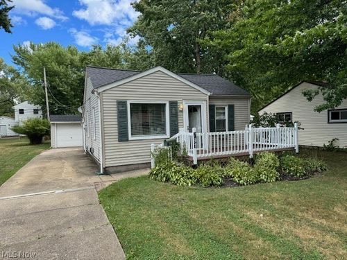 791 Mannering Rd, Eastlake, OH, 44095-2559 | Card Image