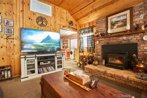 40204 Valley Of The Falls Dr, Forest Falls, CA, 92339-9652 | Card Image
