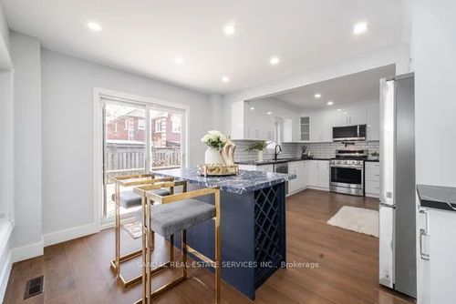 23 Fenflower Crt, Brampton, ON, L7A1H3 | Card Image