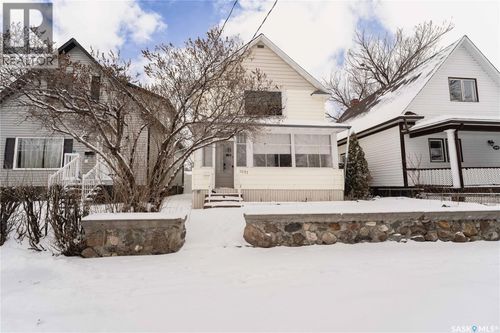1037 3rd Ave Ne, Moose Jaw, SK, S6H1E6 | Card Image