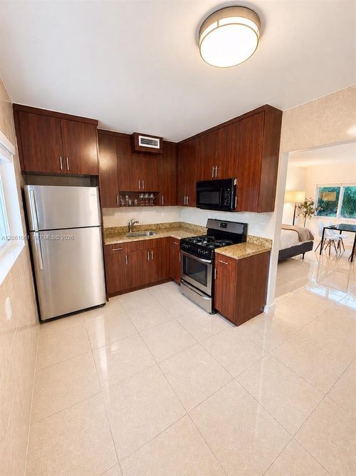 4-1050 94th St, Bay Harbor Islands, FL, 33154-2305 | Card Image