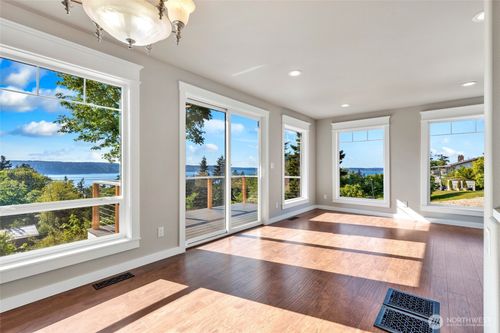 501 11th St, Mukilteo, WA, 98275-2223 | Card Image