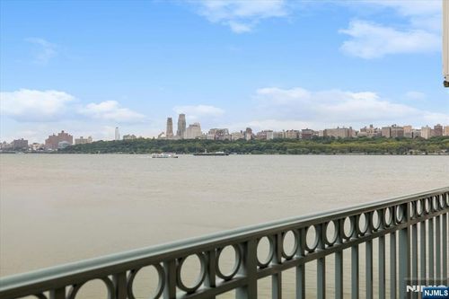 106 The Promenade, Edgewater, NJ, 07020-2103 | Card Image