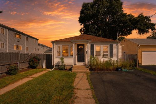 127 Fern St, Warwick, RI, 02889-2407 | Card Image