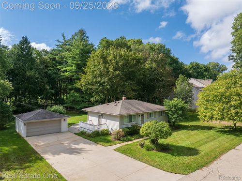 88 Dayton St, Oxford, MI, 48371-4625 | Card Image