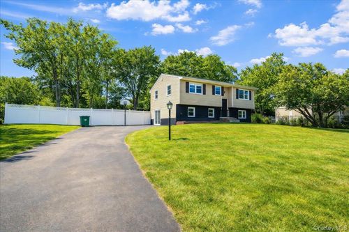 7 Gene Rd, Middletown, NY, 10941-1212 | Card Image