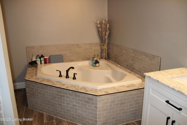 1384 Highway 1066, Home with 4 bedrooms, 3 bathrooms and null parking in Bloomfield KY | Image 59