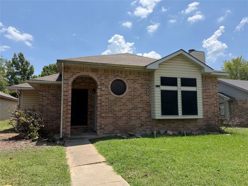 4122 Cochise Dr, Balch Springs, TX, 75180-3556 | Card Image
