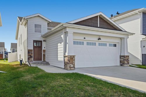 1566 68th Ave S, Fargo, ND, 58104-3005 | Card Image