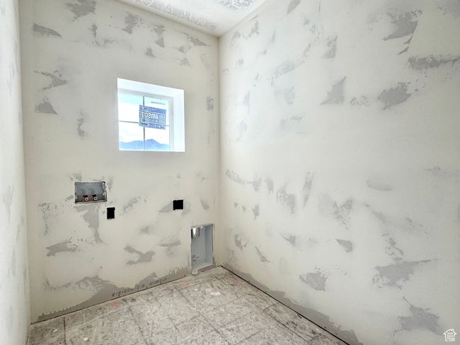 Washroom featuring washer hookup | Image 27
