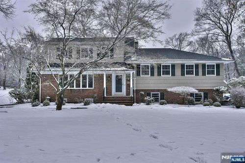 339 Kay Ln, Wyckoff, NJ, 07481-1622 | Card Image