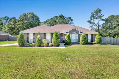 Ranch-style house with a front lawn | Image 1