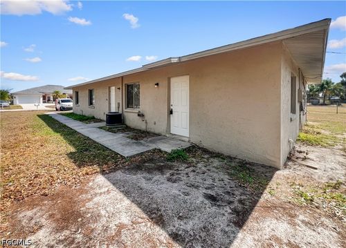 2239 Iris Way, FORT MYERS, FL, 33905-4711 | Card Image