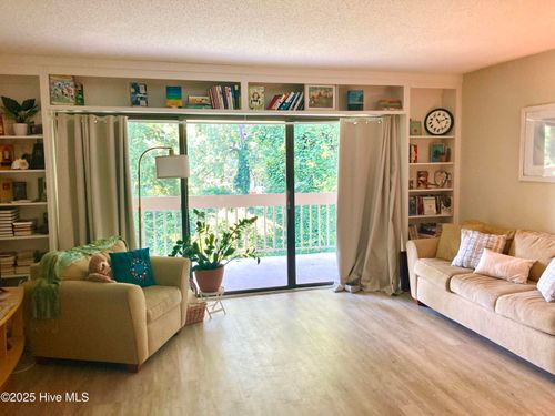 d307-500 Umstead Dr, Chapel Hill, NC, 27516-1612 | Card Image
