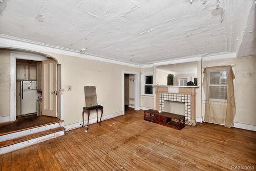 2437 Longfellow St, Detroit, MI, 48206-2055 | Card Image