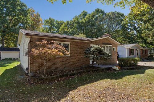 1560 Odette, Hartland, MI, 48353-3443 | Card Image