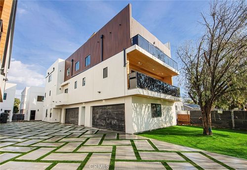 5648 Cartwright Ave, North Hollywood, CA, 91601-2108 | Card Image