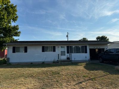 Ranch-style house with a front lawn | Image 1