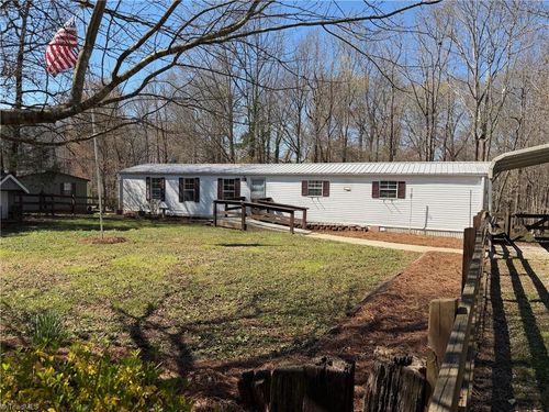 2050 Pondarosa Dr, Kernersville, NC, 27284-9294 | Card Image