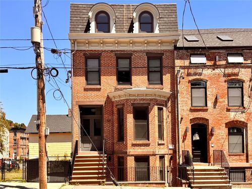 4-121 Lander St, Newburgh, NY, 12550-6568 | Card Image