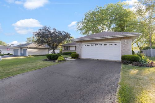 984 Anee Dr, Rockford, IL, 61108-2562 | Card Image