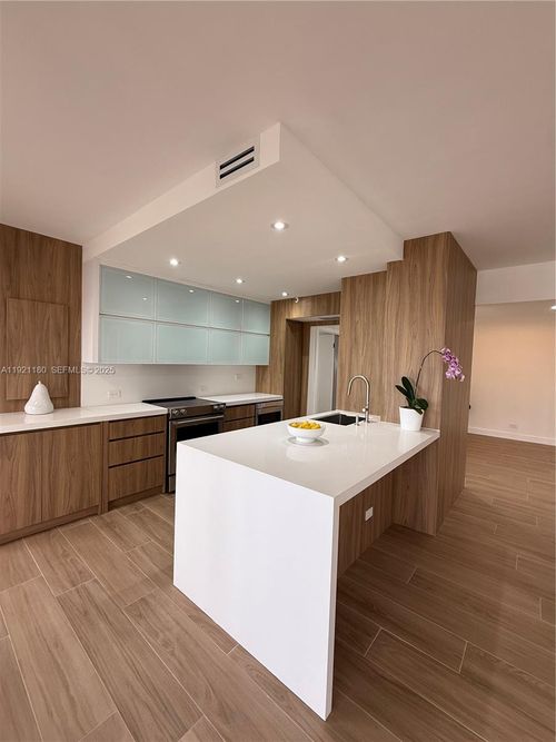 apt-504-20191 E Country Club Dr, Aventura, FL, 33180-3016 | Card Image