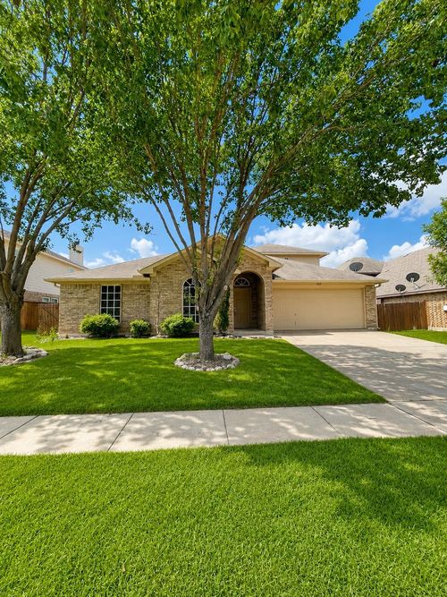 825 Forest Heights Dr, Crowley, TX, 76036-4152 | Card Image