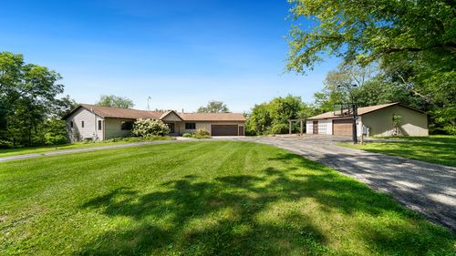 15303 E Il Route 72, DAVIS JUNCTION, IL, 61020-9523 | Card Image