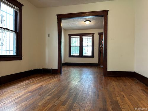 3879 Rohns St, Detroit, MI, 48214-1394 | Card Image