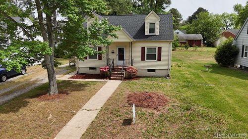 626 N Lunenburg Ave, South Hill, VA, 23970-1518 | Card Image