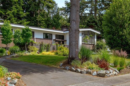905 Deal St, Oak Bay, BC, V8S5G4 | Card Image