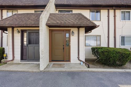 6-88 E Valley Stream Blvd, Valley Stream, NY, 11580-6300 | Card Image